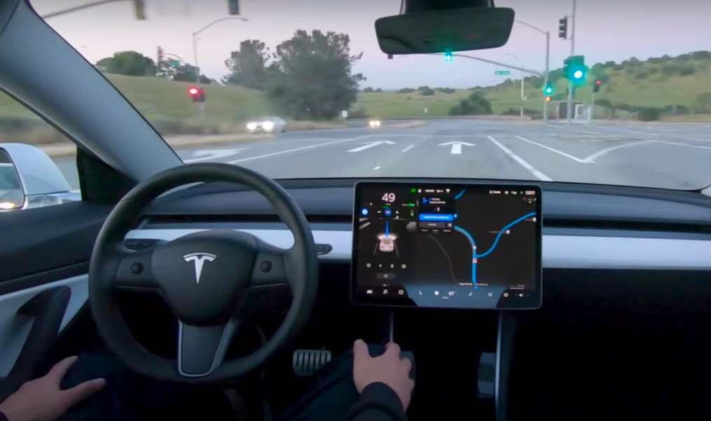 Tesla Artık Siriyle Yönetilebilecek